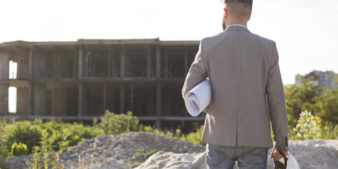 Les 3 avantages de vendre son terrain à un promoteur immobilier